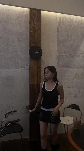 40岁了 状态依然良好.#钟薇薇 #分享照片 #穿搭 #ZHONGWEIWEI #慵懒感