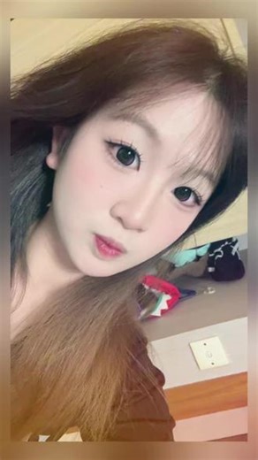 其实我有很多问题想问 但我忍住了 我知道 这些问题会为难你 而且你也不会说实话