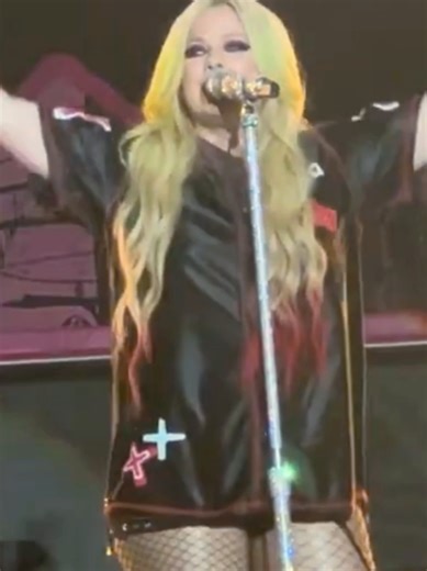 Avril Lavigne's Greatest Hits Tour Highlights