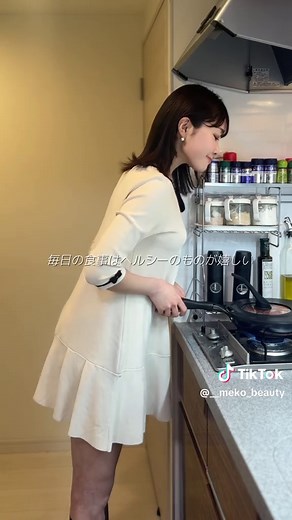詳しいレシピはコメント欄📝 今日は時短で作れる ヘルシー温野菜ご紹介します🫢 市販のつけダレって一本使い切るの大変だし、 美味しくなかった時のショック大きくないですか？笑 自分で作ると美味しいし、しかもノンオイルで ヘルシーに作れちゃうのです✨ 是非保存して真似してみてね♡ @_meko_beauty ・理想の体型を5年間キープ ・今が1番キレイ！と言われる女性に🥗 ・内側から綺麗になって自分磨きが楽しくなる ・ダイエット｜自分磨き | 27歳 #自分磨き#ダイエット#ダイエットレシピ #サラダ生活#サラダレシピ#サラダボウル #アラサー女子#健康オタク#ダイエット飯 #時短レシピ#ヘルシーレシピ#ノンオイル #ノンオイルドレッシング#温野菜サラダ