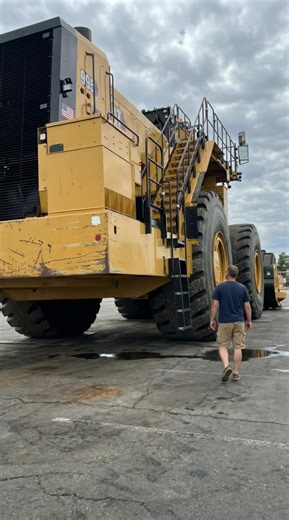 Caterpillar 995 Wheel Loader: Powerhouse of Mining Operations