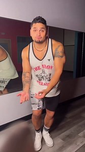 Manni L. Perez / Lucia showing off her moves 😳