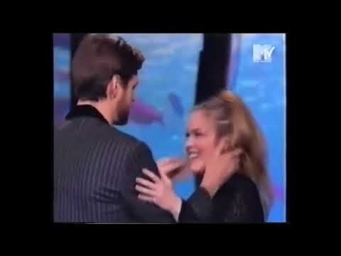 Jim Carrey exposed force kiss on Alicia Silverstone who was 19 and Jim Curry 30 at MTV Awards