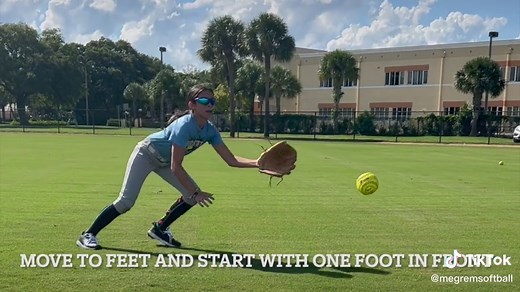 3 step outfield diving progression from my latest YouTube video. 1) Start on knees to get comfortable catching and falling to the ground. 2) Move to standing, starting in a runners stance. You’ll push off the lead leg. 3) Add a couple more steps to the progression.
