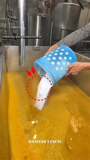 ₹5 वाले मंगो जूस कैसे बनता है 😱 | How to Make Mango Juice #shortsfeed #factory #foodfactory #facts