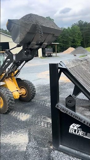 Volvo l70h and Blue line rock grizzly screening gravel