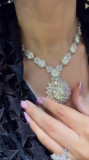 Mesmerizing 200-Carat Diamond Jewelry Set