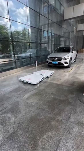 Tech Hub | Meet the futuristic "car thief" you never saw coming! 😱 This revolutionary robot from China can lift up to 15 metric tons and whisk a car... | Instagram