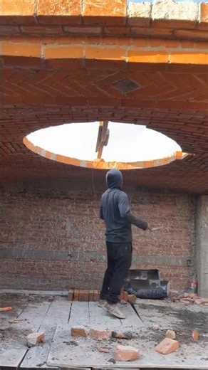 How This Roof Stands Without Pillars or Steel Supports 😳🏗️‎