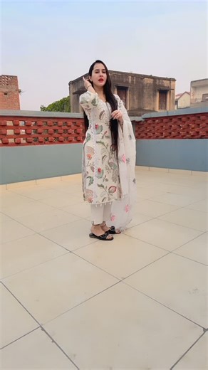 Neeru nia choudhary on Instagram: "College Out Now🤍 @amannikumbh_ @manithemusic #highreelswala #hrwpromotionagncey #punjabisong #collegesong"