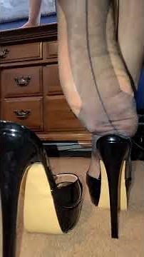 Fully Fashioned stockings #nylon #stockings #heels #nylonfeet #pantyhose