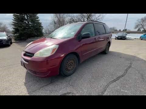 104876 2004 Toyota Sienna LE - 7 Passenger