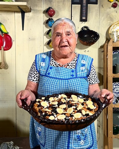 Esta manera yo preparo la capirotada tradicional mi gente es con piloncillo, me estuvieron pidiendo mucho esta receta de capirotada tradicional y aqui se las traje, es una receta facil y bien sabrosa. #demiranchoatucocina #comidamexicana #capirotada | De Mi Rancho A Tu Cocina
