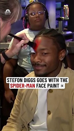 Stefon Diggs goes with the Spider-Man face paint at his “Game Day of Giving” charity event 🕷️