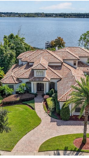 🏡 1016 Juliette Blvd, Mount Dora, FL 32757 I could imagine spending afternoons by the pool or relaxing on the boat dock — maybe even casting a line and watching the sun melt into the lake 🎣🌅 This stunning home truly has it all! With a Mount Dora address, peaceful views, and resort-style living, it’s a must-see! ✨ 📍 Simona Brestowski | REALTOR® ERA Grizzard Real Estate 📞 407-718-0204 Courtesy: @doradreamhomes $1,765,000 #MountDoraLiving #FloridaHomes #ERAgrizzard #SimonaBrestowskiRealtor #Dr