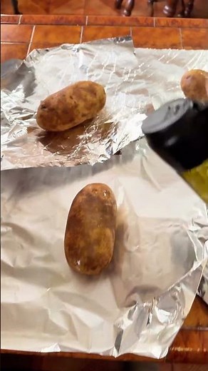 This is how you make baked potatoes in the air fryer! #airfryerrecipe #bakedpotatoes