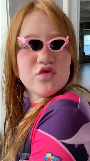 MiNi DOLL Accessories!! Adley & Dolls Fashion show with tiny glasses! funny Forever Friend runway