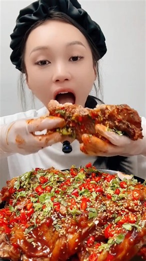 Steamed pork thigh with a special flavor spicy delicious