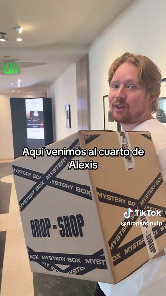 Un presente para nuestro amigo Alexis Vega 🫡 Reconociendo un gran año de trabajo y éxitos, que hoy se celebra con un bicampeonato. ¡Felicidades, amigo! 🏆🔥