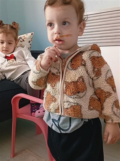 Atlas Draws His Own Mustache 🐱😁