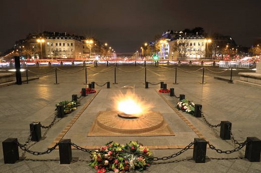 El mexicano que apagó la Llama Eterna debajo del Arco del Triunfo en Francia - México Desconocido