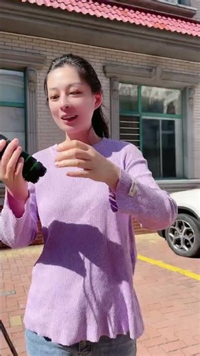 我手里用的负重跳绳，轴承设计PVC包裹的钢丝绳，不飘不打结，亲测好用