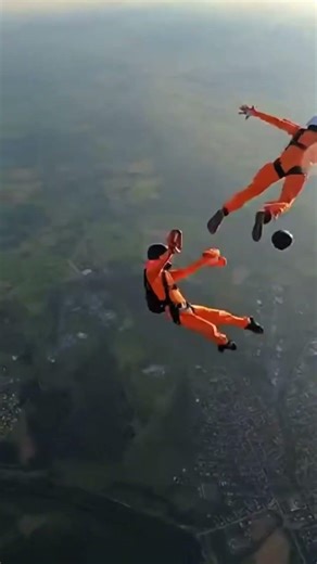 Extreme skydiving: Risks and survival tips in the air 🪂🔥