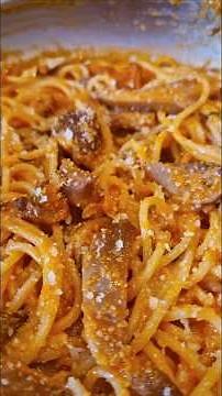 Pasta con i funghi cremosi. Pochi soldi poco tempo per il vostro piatto preferito.