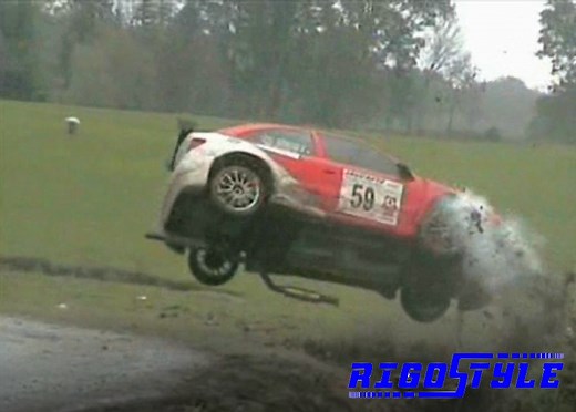 Notre Best of Crash et sorties de route en tout genre ! Oublier pas de vous abonner et de laisser un j’aime 👍 De nombreux crashes et accidents que nous avons filmer sur les rallyes suivant : Rallye des gueule noir Rallye Lyon Charbonnière Rallye ronde du jura Rallye du Brionnais Rallye ronde Montbrisonnaise Rallye des crêtes Rallye Gap Racing Rallye Paul Friedman Rallye Allemagne Rallye Cœur de France Rallye noix de Firminy Rallye du Suran Rallye terre de Causses Rallye du Forez Rallye Vosges G