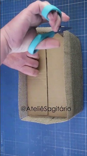 Ideia criativa com caixa de papelão