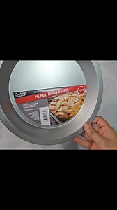 DIY Faux Apple Pie 🥧 using fabric and a Dollar Tree Pie Pan. Perfect for your fall decor! Follow for more DIYS! #crafting #diyprojects #diyhomedecor #thecutestlittlething #fakebake | The Cutest Little Thing