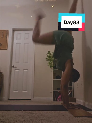 Who will g!ft me on my l!v£ tomorrow? Day83 #handstandchallenge #yoga #trending #fitness