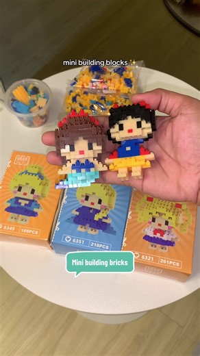 Mini Building Bricks: Create Your Disney Princess Collection