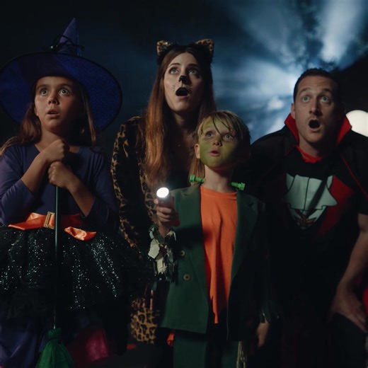 Your favorite Halloween party is back—with not-too-scary LEGO® monsters, your favorite drone show, and skele-TONS of candy. | LEGOLAND Florida