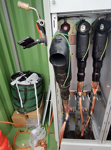 Harvey Ross ⚡️ | Plugging and torquing up a REPL T Boot termination 🔥 #Electrician #ConstructionLife #ElectricalWork #ElectricalContractor #BuilderLife... | Instagram