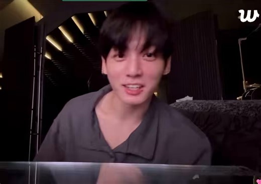 Why is jungkook getting dragged on the quotes for this lmaooo you’re willingly choosing to watch a Korean man’s live and expect him to speak your language 😭😭😭 him asking to use Korean cuz he said he can’t read the eng comments quick enough shouldn’t warrant this reaction.