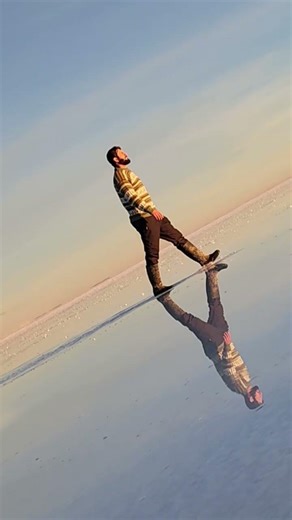 O reflexo infinito da Bolívia! 🪞☁️ #shorts