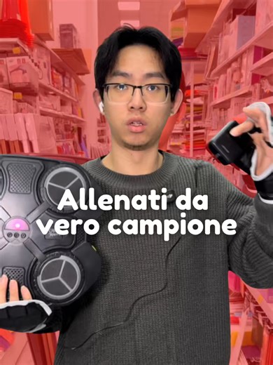 Sogni di salire sul ring e diventare un campione? 🥊 Non serve essere Jake Paul per allenarsi come un professionista! Ti presentiamo questo incredibile pannello reattivo, perfetto per migliorare riflessi e agilità. Si connette via Bluetooth al tuo smartphone e, una volta avviata la musica, le luci si attivano casualmente per farti colpire nel momento giusto. È più di un gioco, è un vero e proprio allenamento che ti farà divertire e migliorare. E il bello? Può funzionare anche con la powerbank o 