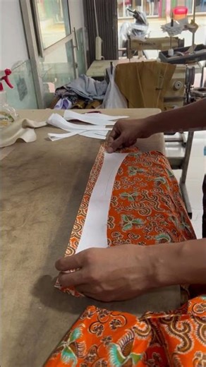 pembuatan kerah baju batik. #fypviral #BajuBatik #ProsesMenjahit #KerahBatik #Menjahit #FashionBatik
