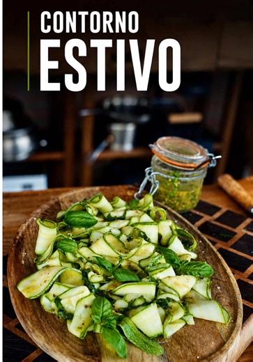 RICETTA QUA SOTTO 👇🏻 Le zucchine più fresche ed estive che vedrai oggi 🌱🤤 Croccanti, profumate e pronte in pochi minuti. Perfette come antipasto, contorno o aperitivo leggero. 🛒 Ingredienti 3–4 zucchine bianche, sale q.b. Per il condimento: 40 ml olio EVO, succo di 1 limone, basilico, erba cipollina, menta, timo, 1 cucchiaio di aceto bianco, 1 cucchiaino di senape in grani, sale, pepe nero, ¼ di spicchio d'aglio. 👨🏻‍🍳 Procedimento • Lava accuratamente le zucchine ed elimina le estremità.