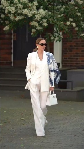 Beige, White and a Touch of Floral: The Street Style Defining This Summer #streetstyle #outfitideas