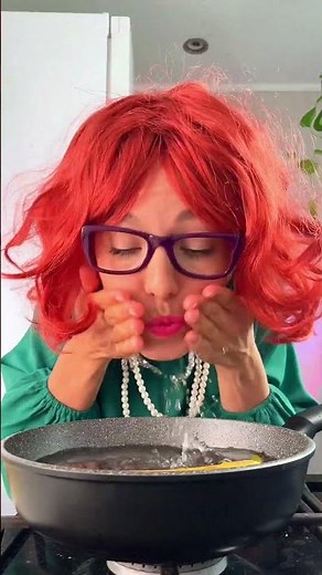 Mom vs. Me: The Ultimate Frying Challenge! 🍳😂 #FamilyFun #CookingFails