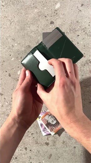 Premium Compact Wallet made from Apple Leather | Oliver Co. at ALLTRUEIST #vegan