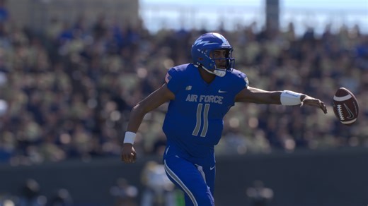 How to Perform a Lateral or Pitch in College Football 26 - EA Sports