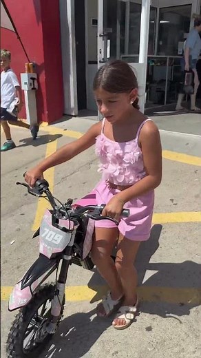 🎉 We wish you a happy birthday 😍 Minicross 709 550W ⚡️ Pink #motosapollo #roan #motocross