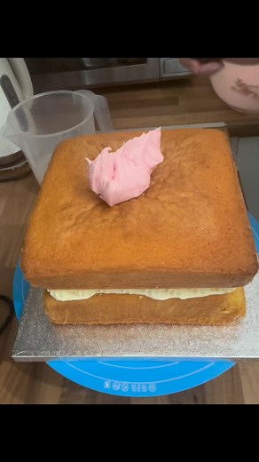 Watch me decorate this special 80th Birthday Cake I love how this turned out. I do cakes for all occasions | Yorkshire Girls Bakes