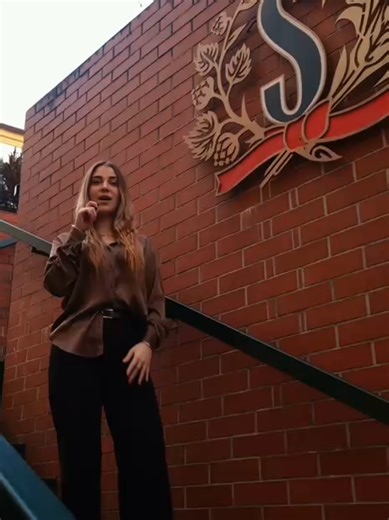 Sportovní výkony, koncerty, legendy... a k tomu správně vychlazené pivo. Vítáme na palubě Staropramen jako oficiálního partnera SPARTAFESTU! Pro nás je výběr piva zásadní věc. Festival není jen o programu, je to o celkovém zážitku. A co si budeme povídat, fronty na teplé pivo dokážou zkazit dojem i z té nejlepší kapely. Proto jsme se spojili s profíky, kteří umí zajistit kvalitu i pro tisíce lidí na Letenské pláni. #spartafest #spartapraha #sparta #staropramen #pivo #acsparta💙💛❤️