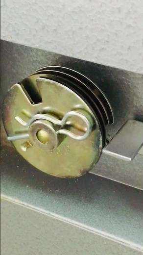 金庫のダイヤルの仕組みをアップで見てみる♪【鍵屋】【鍵の仕組み】【金庫の開け方】 #shorts