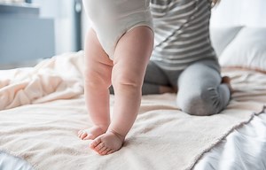 WATCH: The stepping reflex in newborns | News24