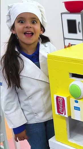 Ellie's Pizza Adventure! The Magic Machine!